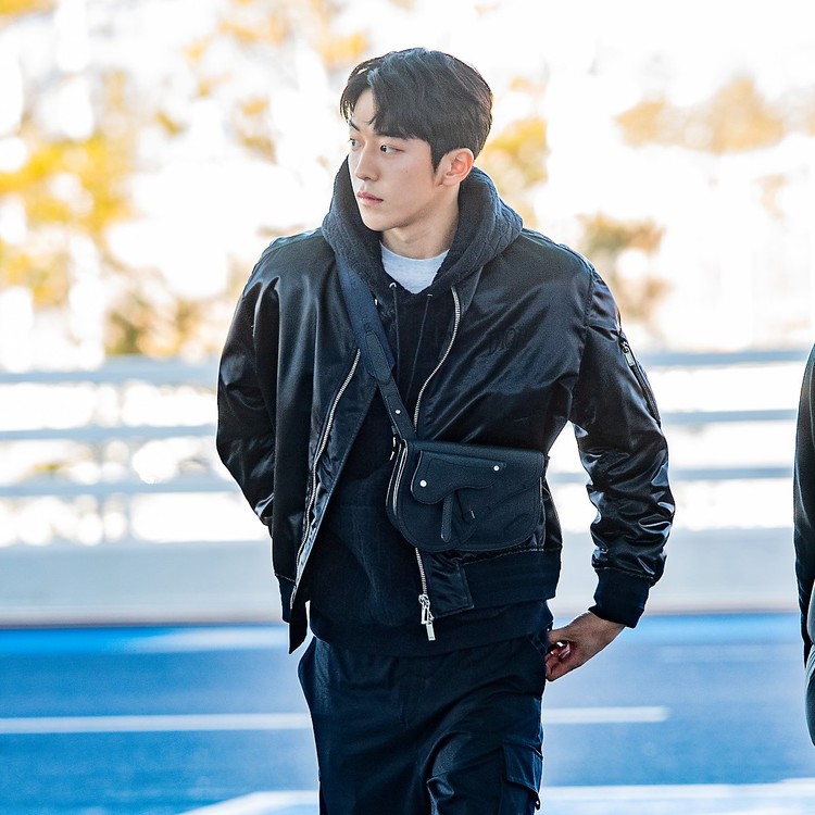 디올 새들 숄더 스트랩 파우치 백