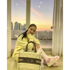 [지수 PICK] 디올 BOOK TOTE 아이스 까나쥬 시어링 미디엄 백
